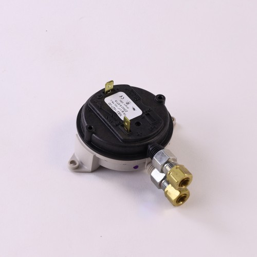 Cleveland controls ns2-1427-00 pressure switch,. 07"w. C. , mounting feet, compression fittings