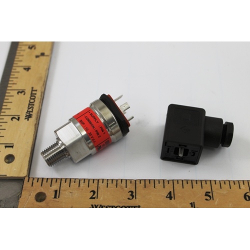 Danfoss 060g1144 pressure transmitter, 4-20ma output, 0-300 psi