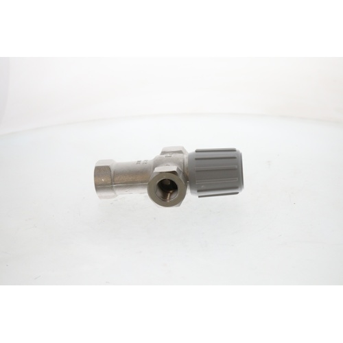 Resideo am100-1lf 1/2" npt thermostatic mixing valve 70-145°f