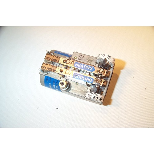 Johnson controls t-4054-1 energy manager heating-cooling thermostat, direct acting