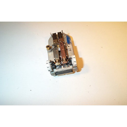 Johnson controls t-4506-204 dual temp pneumatic thermostat, direct acting