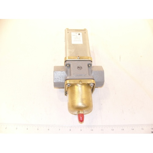 Johnson controls v46ad-13 1" npt direct acting pressure actuated water regulating valve