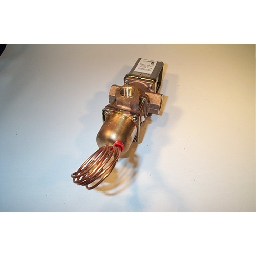 Johnson controls v48ab-2 1/2" npt three-way pressure actuated water regulating valve