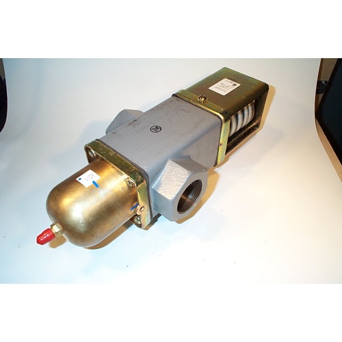 Johnson controls v48af-2 1-1/2" npt cast iron three-way pressure actuated water regulating valve, 145–190 psi, 1/4" external flare fitting (style 5)