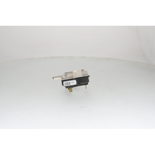 Reznor 205821 0. 50" wc spst 1/4" barb connection pressure switch