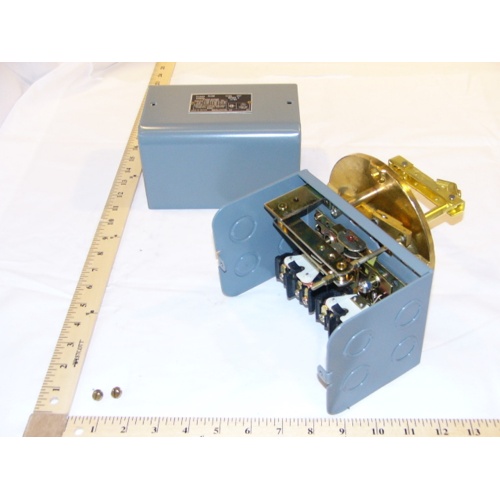 Schneider electric (square d) 9038dg7 float switch with mechanical alternator